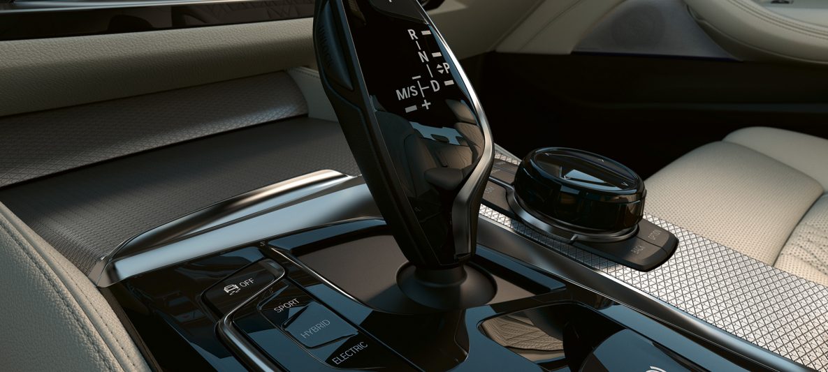 Bedienelemente in Schwarz hochglänzend BMW 5er Limousine G30 Facelift 2020 Interieur