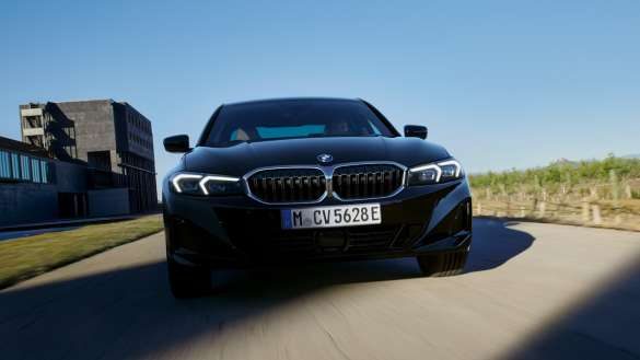 BMW 3er Limousine Plug-in-Hybrid G20 Frontansicht fahrend